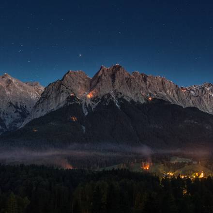 Johanni Feuer am Eibsee Symbolfoto