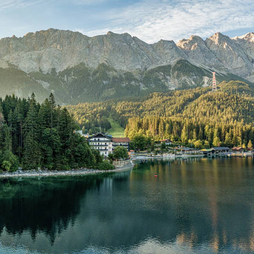 Eibsee & Eibsee Hotel im Sommer