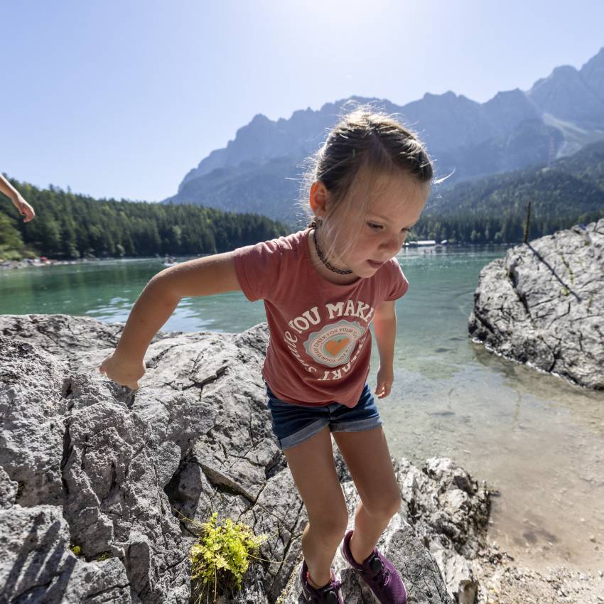 Hiking in all seasons: ... and we have bikes too! - Hotel Eibsee