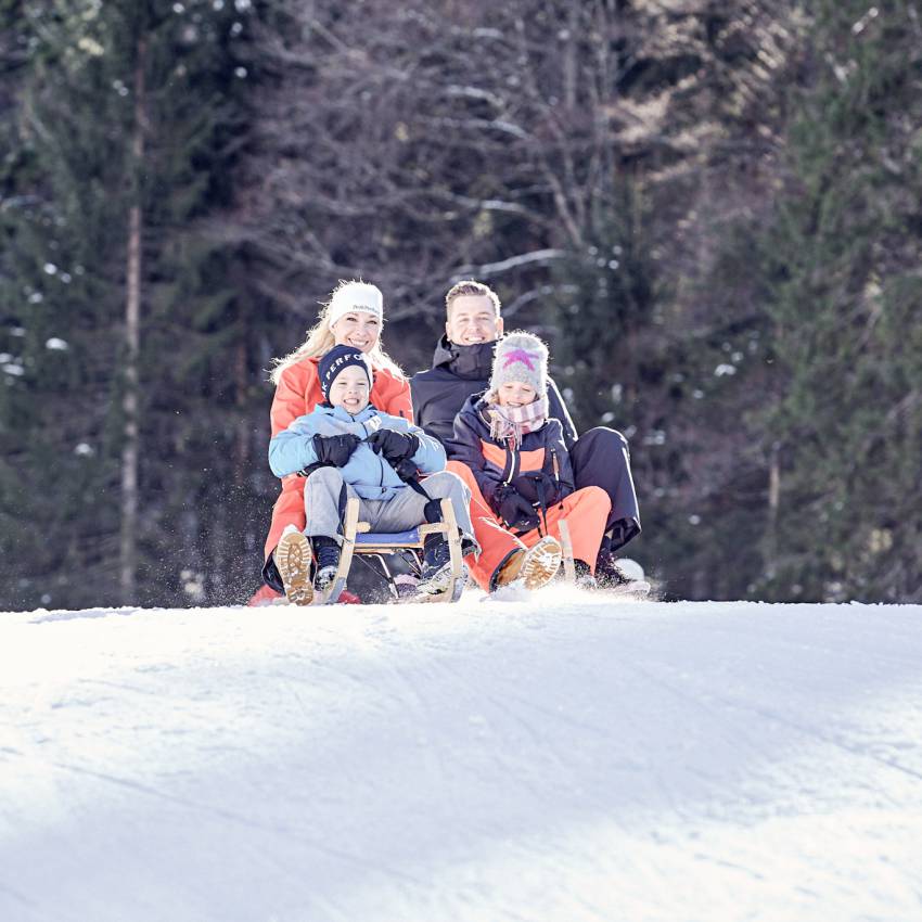 Off to St. Martin's Hut: Hike meets sledge ride - Hotel Eibsee