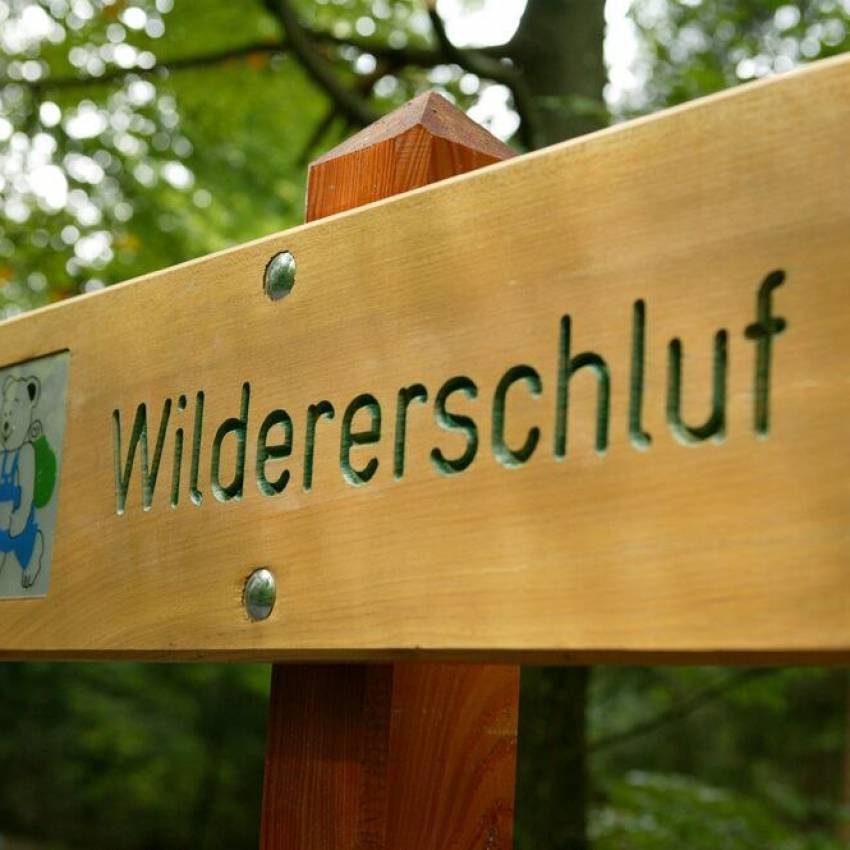 Holzschild "Wildererschluf"