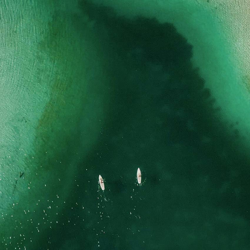 Vogelperspektive auf den Eibsee mit 2 Kajaks