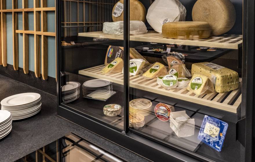 Käseschrank im Eibsee Hotel