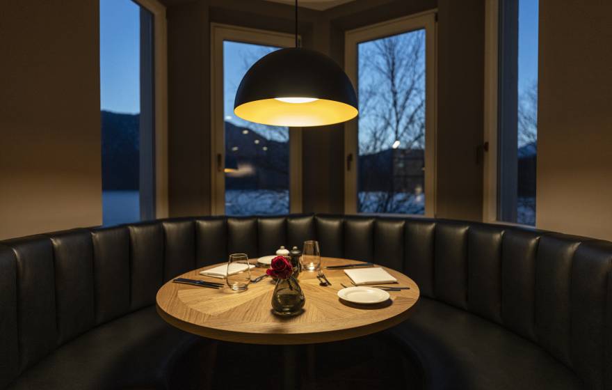 Tisch im Restaurant des Eibsee Hotels