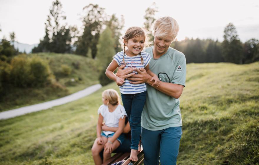 Familie beim Wandern in Garmisch, Zugspitze, Eibsee