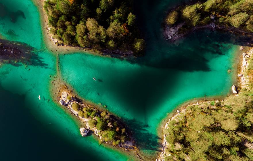 Eibsee Herbst Boote in Bucht von oben