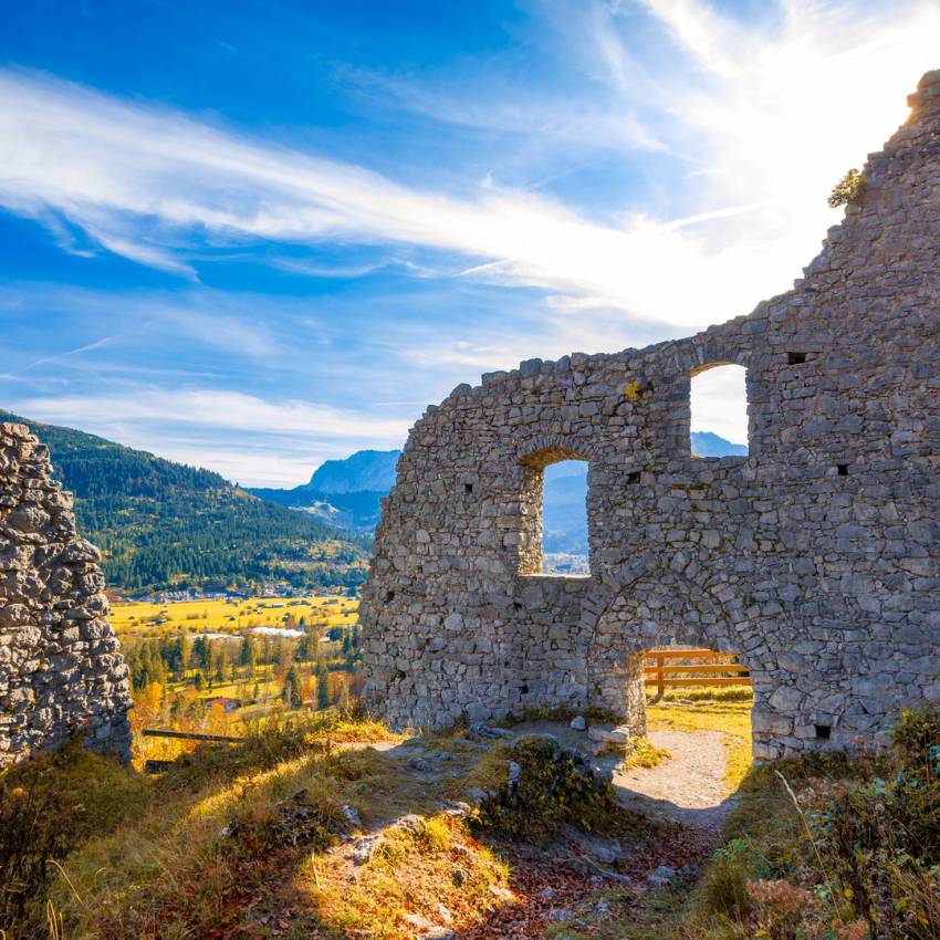 Werdenfells castle ruins: Hiking for all - Hotel Eibsee