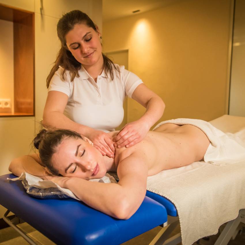 Massagebehandlung im Hotel Eibsee