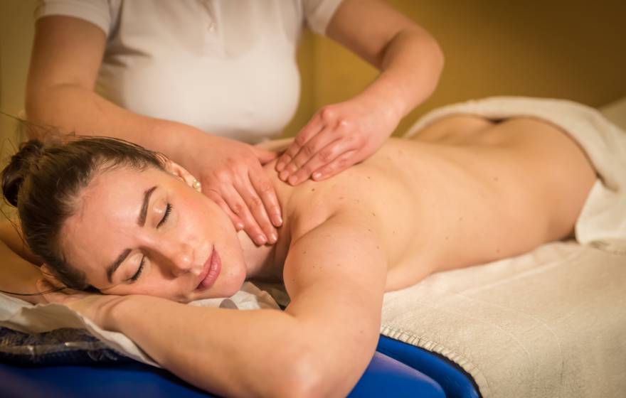 Massagebehandlung im Hotel Eibsee