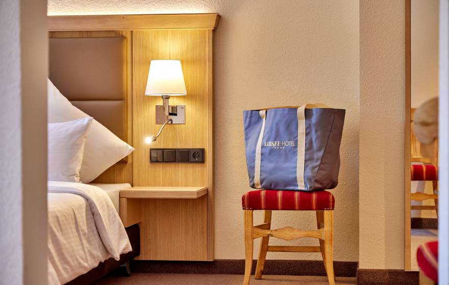 Wellnesstasche im Hotelzimmer des Hotel Eibsee 4*S