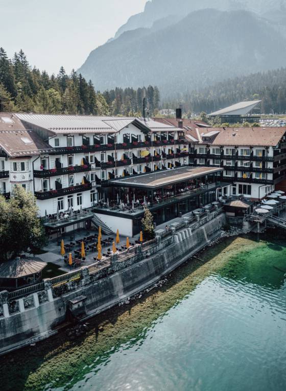 unique-at-the-foot-of-the-zugspitze-hotel-eibsee