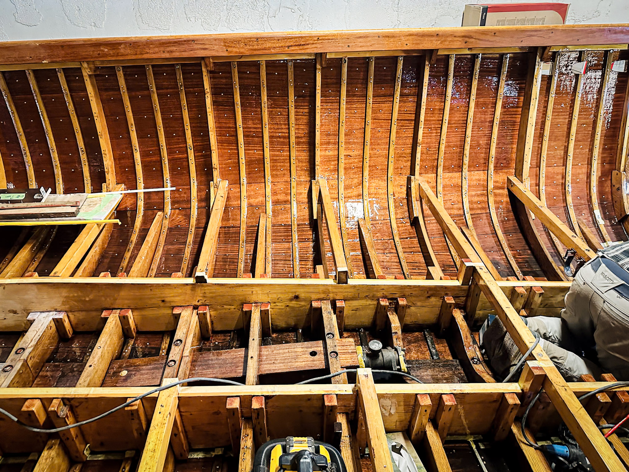 Innenverkleidung eines Holzboots